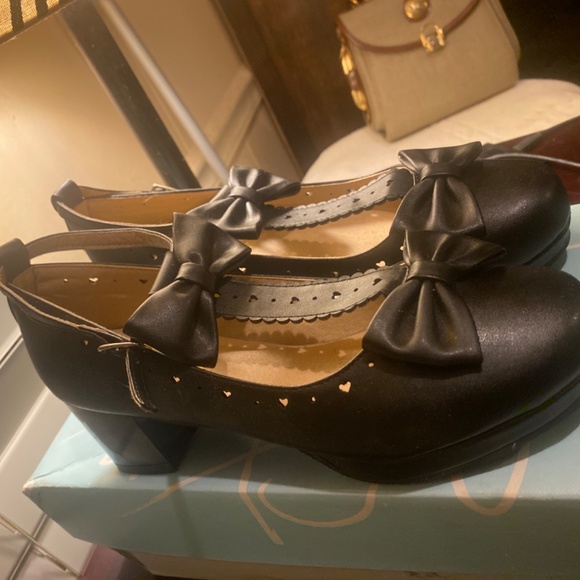 GETMOREBEAUTY BLACK HEELS - Picture 2 of 6